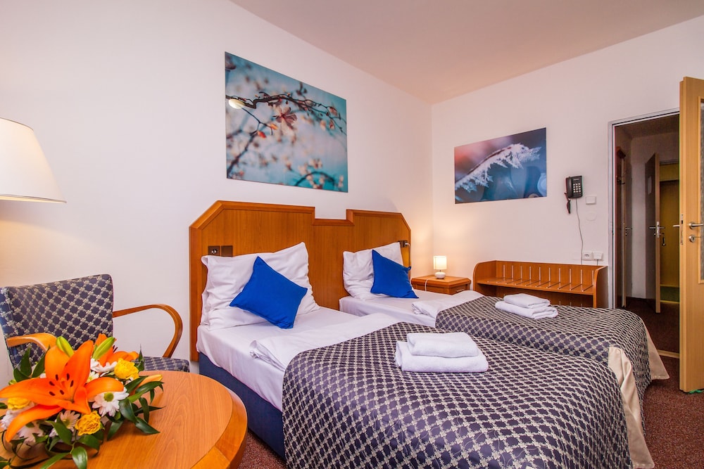 Standard Double or Twin Room - Photo 4