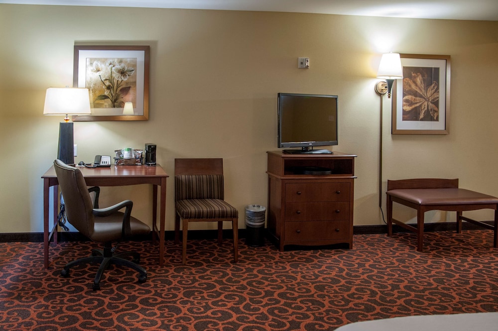 Room, 2 Queen Beds, Accessible, Bathtub (Mobility & Hearing)