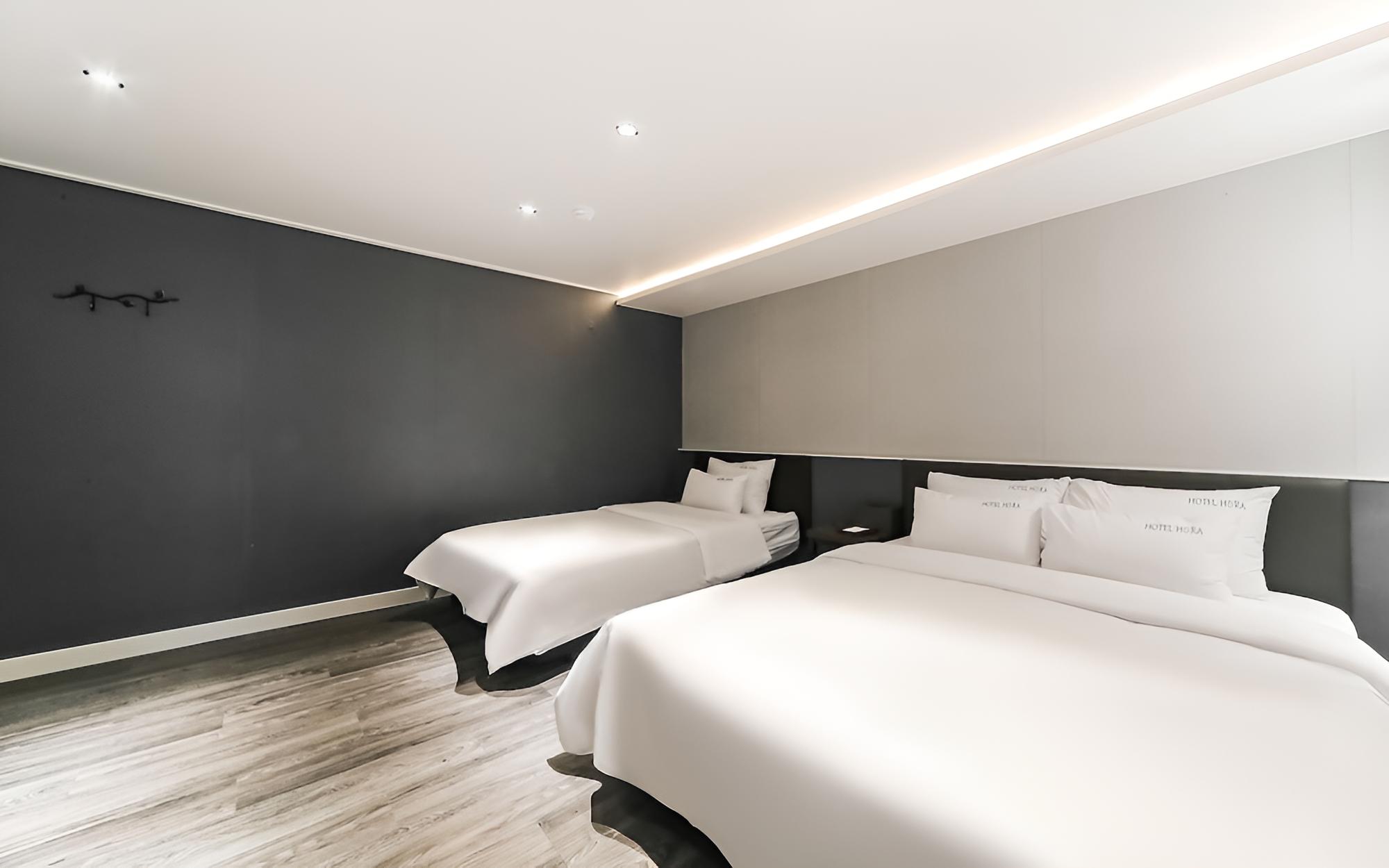 Room (Twin double + single breakfast provid) - Photo 2