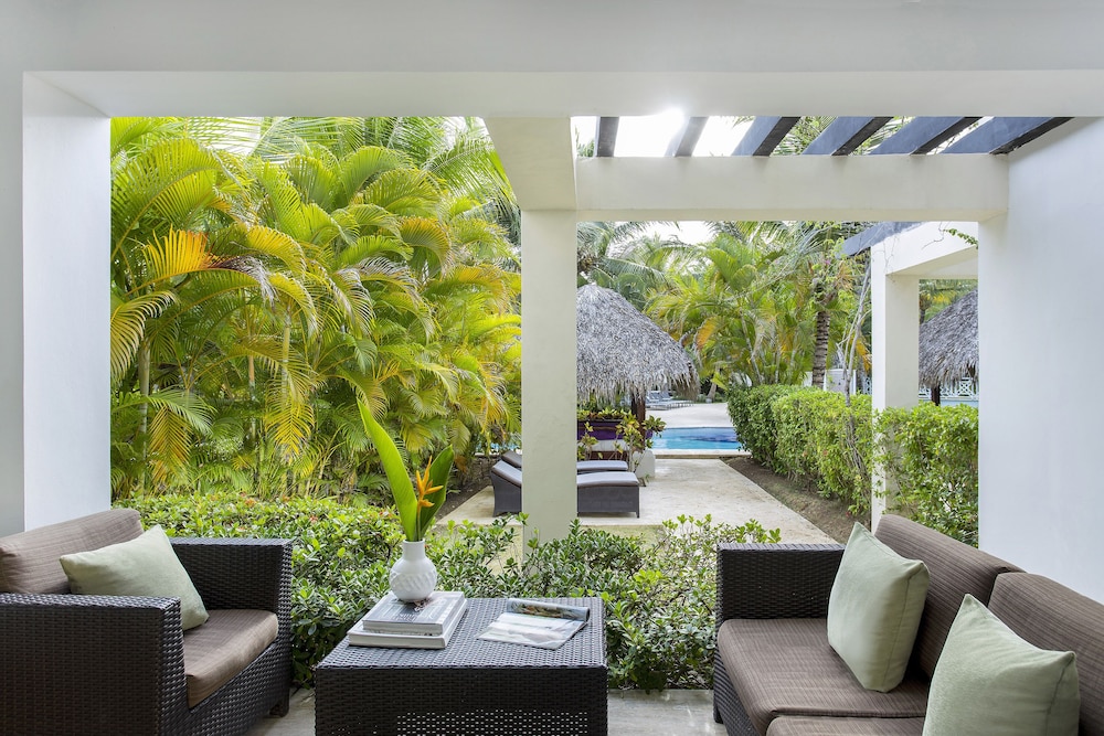 Zel Two Bedroom Master Suite Swimup