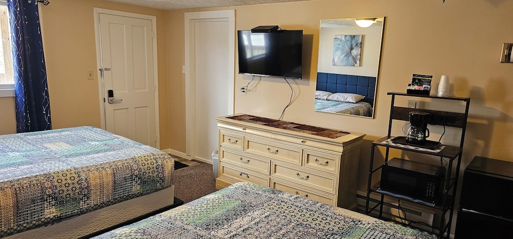 Standard Single Room, 2 Queen Beds, Balcony photo 3