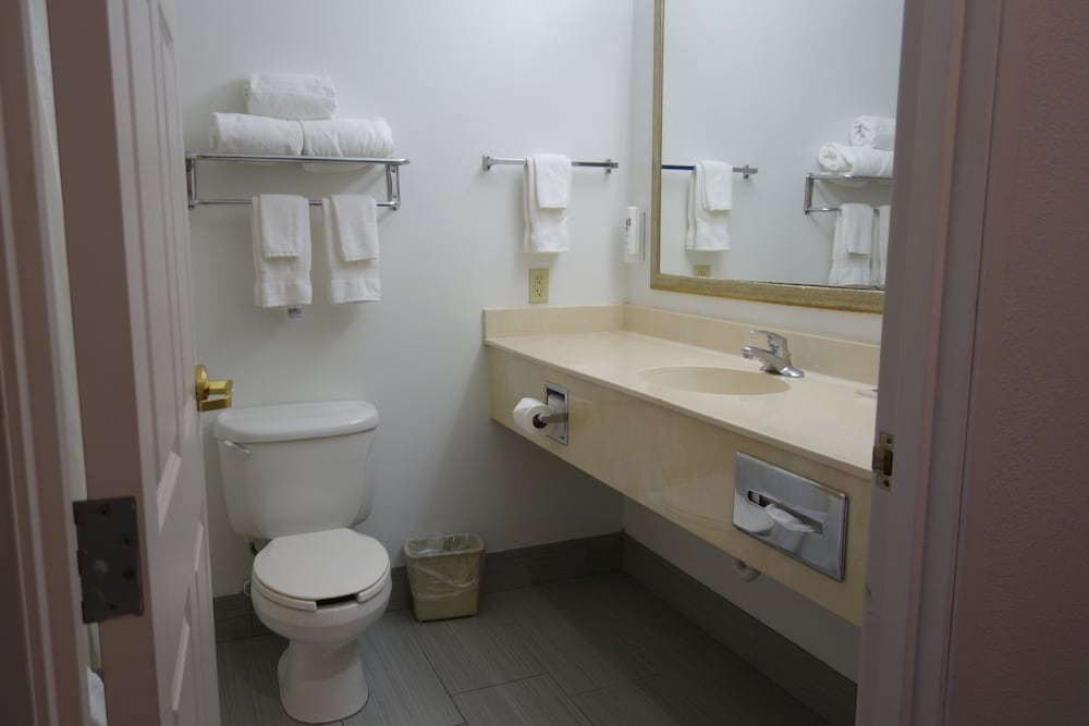 Room, 2 Queen Beds, Non Smoking - Photo 2