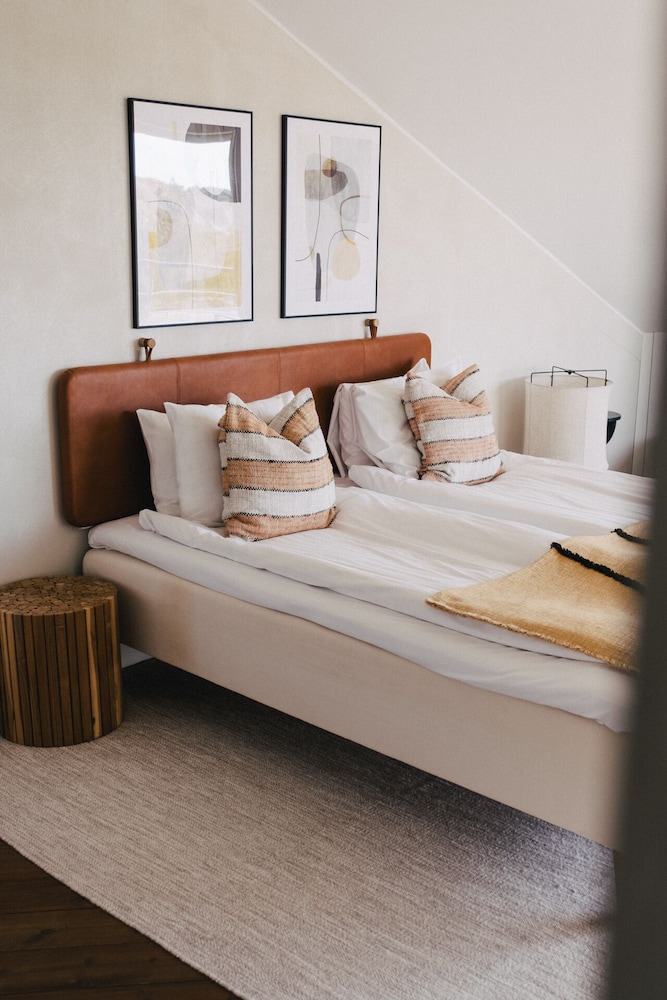 Deluxe Studio Suite (3 Beds) photo 1