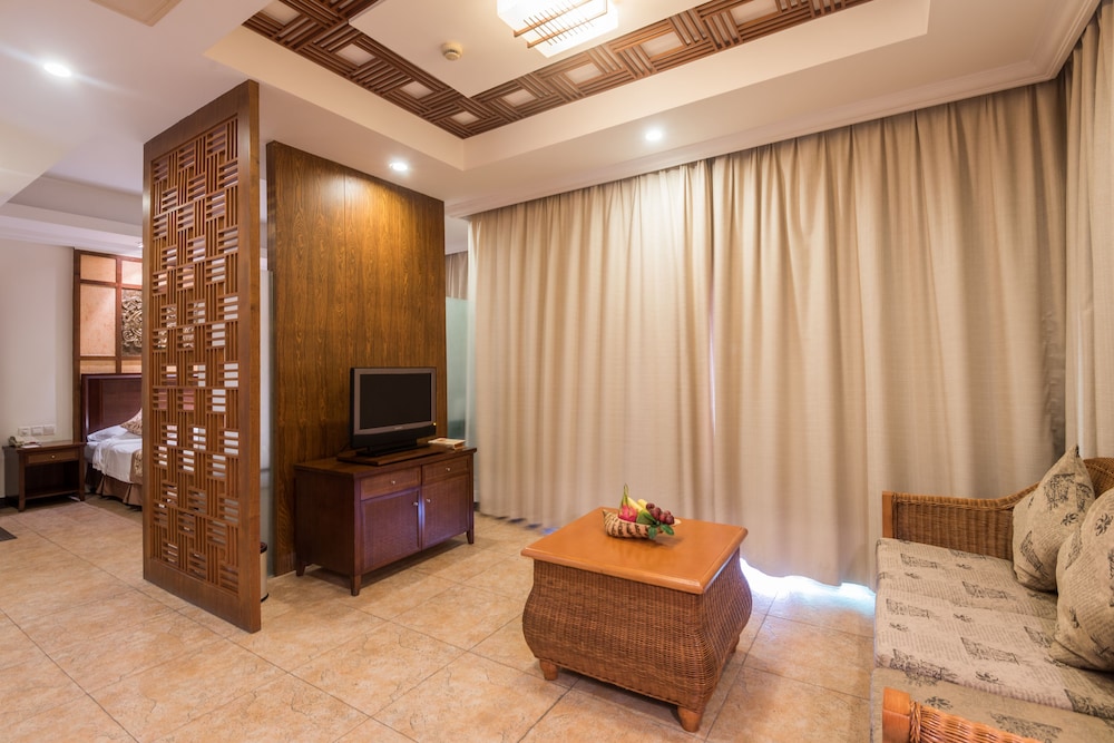 Suite, 1 King Bed photo 3