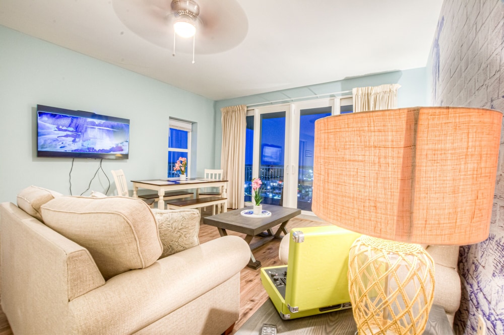Condo, 3 Bedrooms (1238)