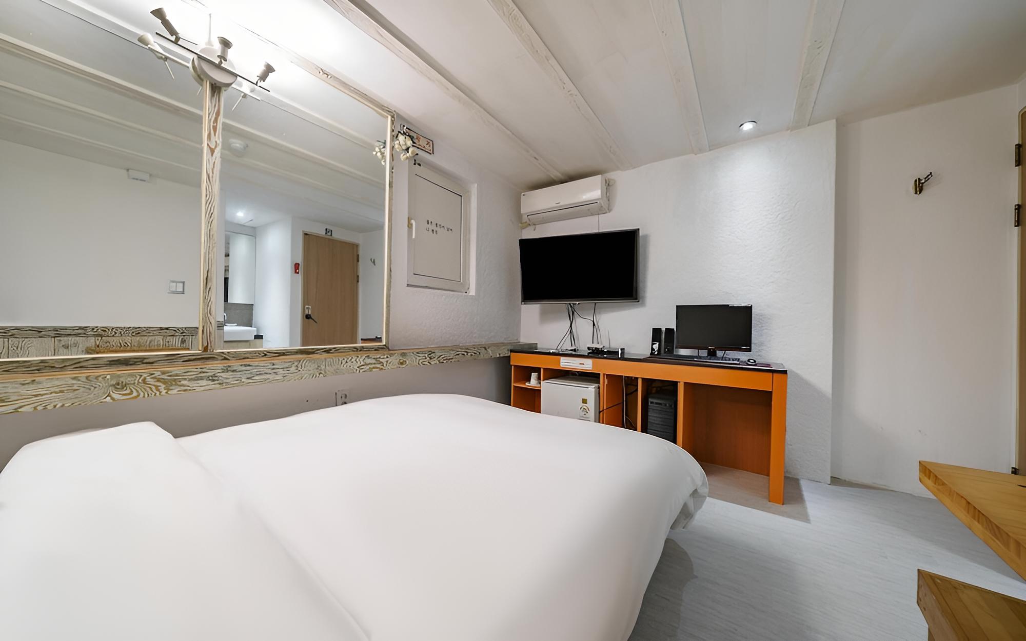 Room (Standard room - no consecutive nights) - Photo 2