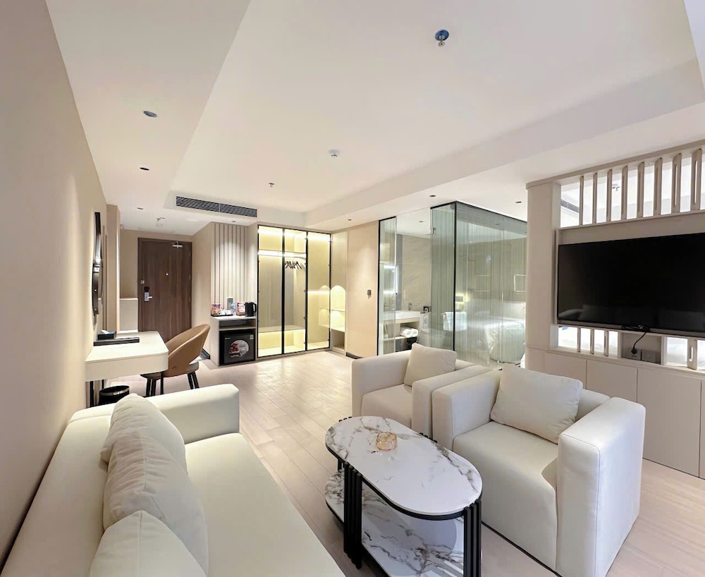 Luxury Suite, Balcony, City View