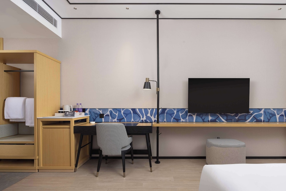 Room, 1 King Bed, Accessible photo 1