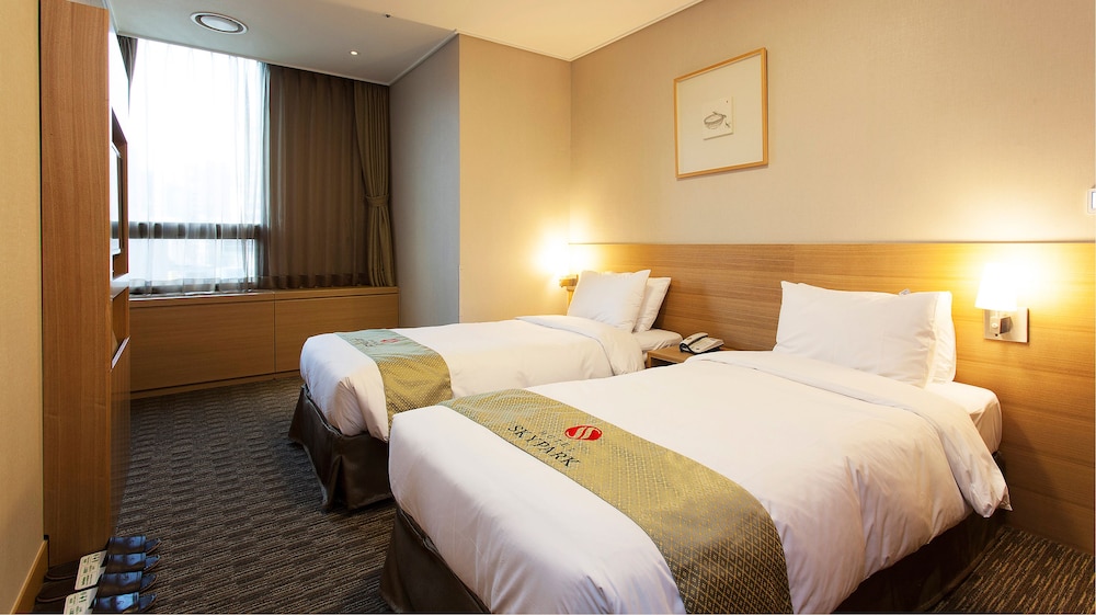 [Early Bird] Standard Twin Room - Non-Refundable (1 reschedule is allowed)