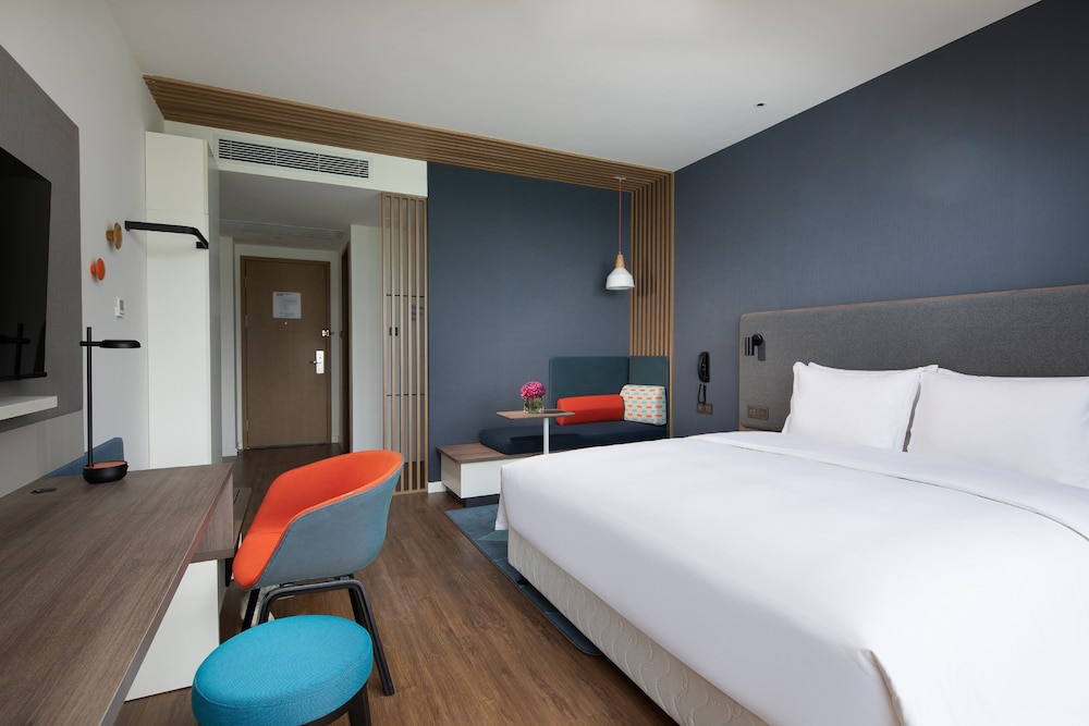 Standard Room, 1 King Bed, Accessible - Photo 1