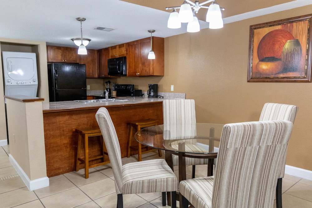 Suite, 2 Bedrooms - Photo 12