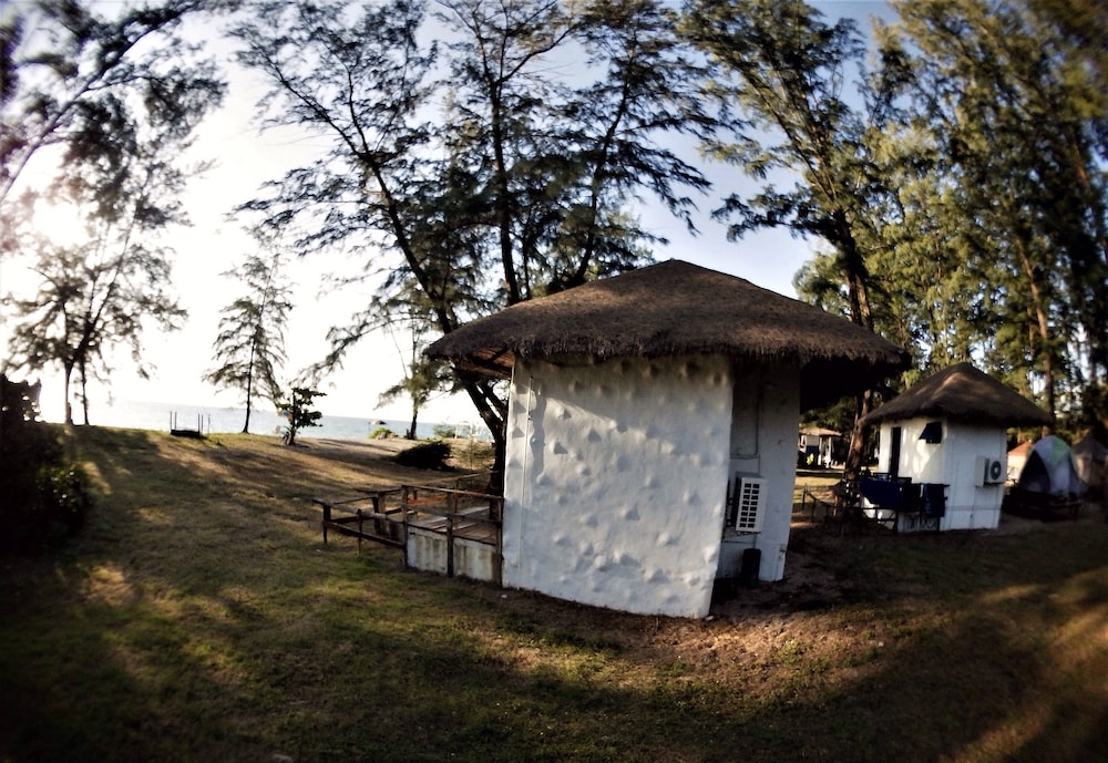 Villa (Beachfront Room Villa) photo 2