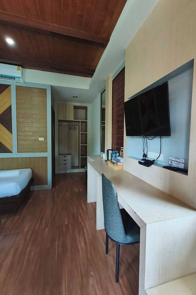 Family Room - Photo 4