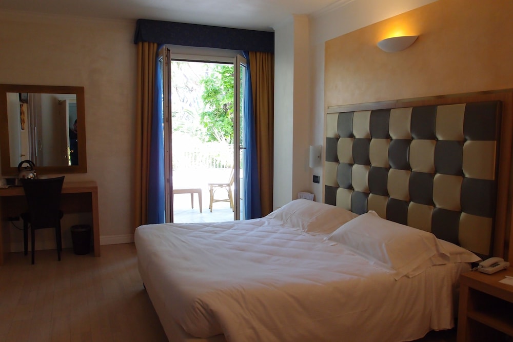 Deluxe Quadruple Room - Photo 2
