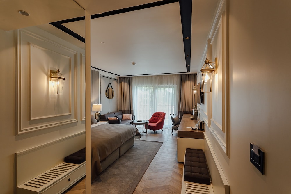 Junior Suite, Balcony, Partial Sea View - Photo 13