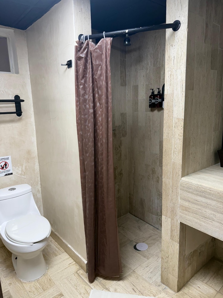 Deluxe Room - Photo 6