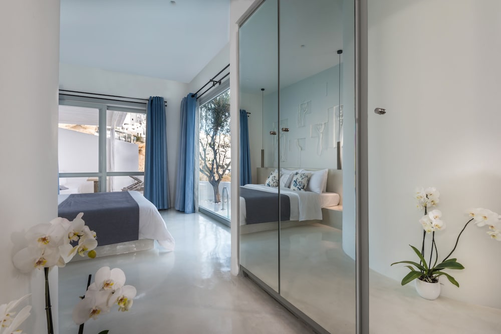Exclusive Suite with Infinity Pool - Photo 5