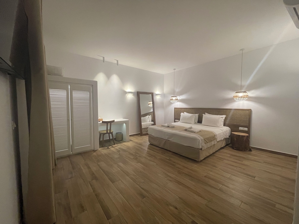 Junior Suite, Partial Sea View photo 3