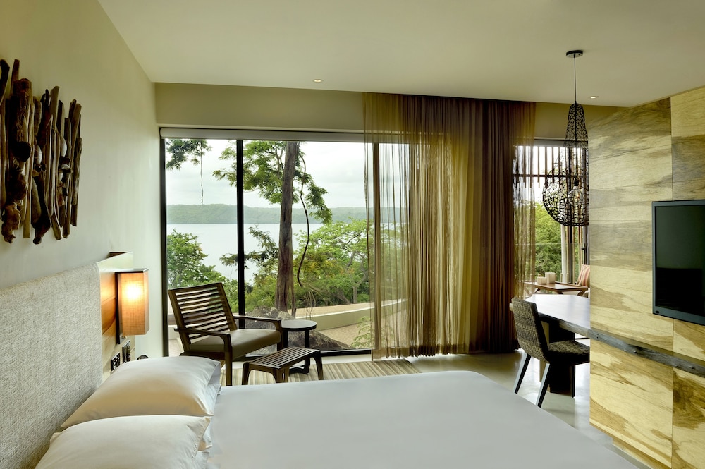 Room, 2 Double Beds (Partial Bay View) photo 2