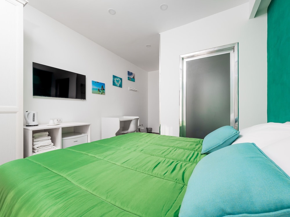 Deluxe Room - Photo 10