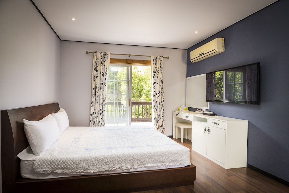 Deluxe Double Room (Iris) photo 2