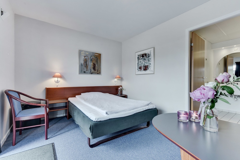 Economy Single Room (Facing Road) photo 1