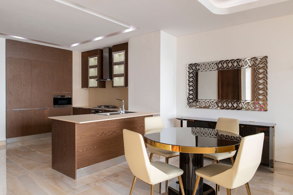 Premium Suite, 1 Bedroom (Partial Sea View) - Photo 4