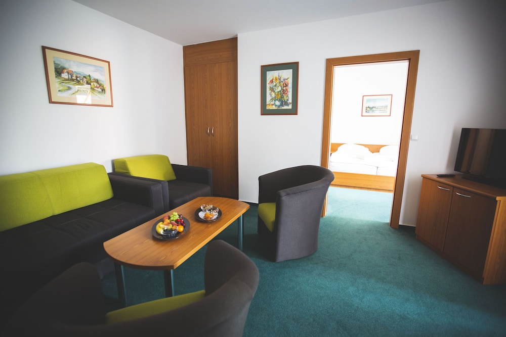 Suite, 1 Bedroom photo 3