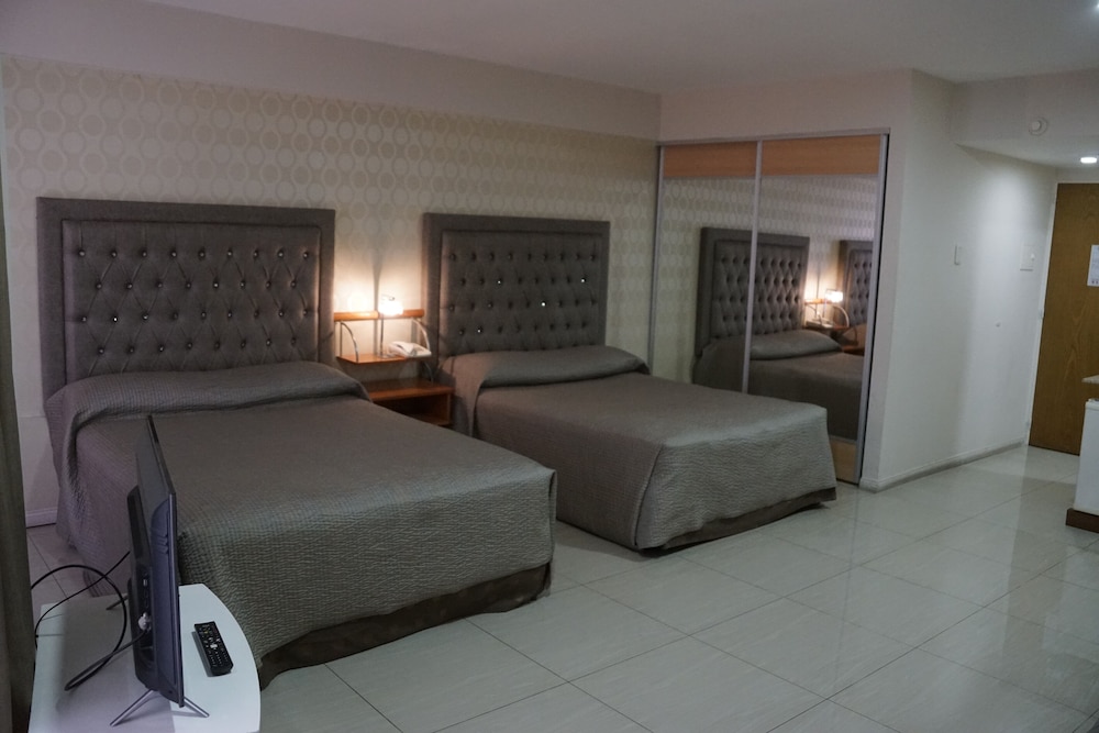 Executive Suite, 2 Twin Beds photo 3