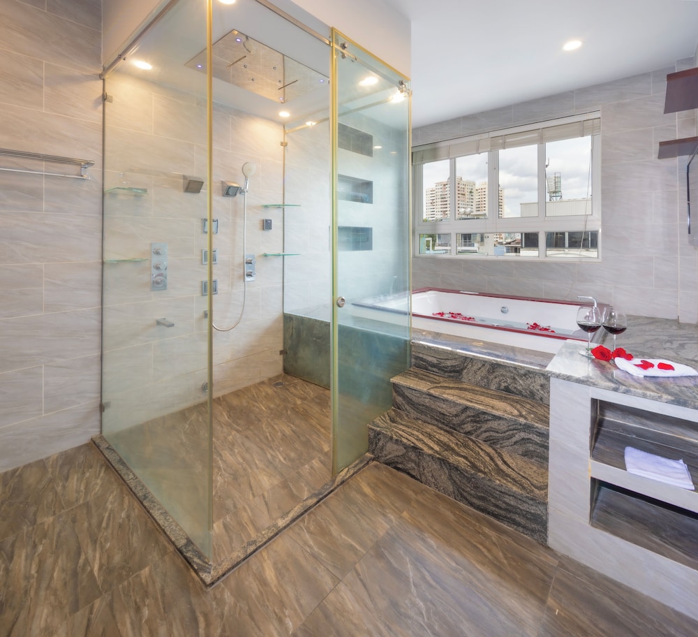 Royal Studio Suite photo 2