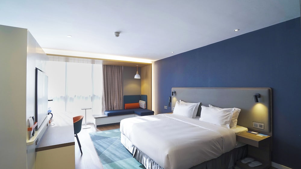 Standard Room, 1 King Bed (Extra Floor Space) - Photo 2