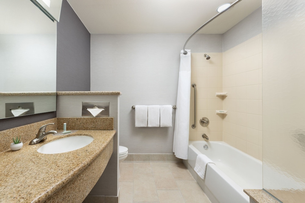 Room, 2 Queen Beds (Hearing Accessible) - Photo 4