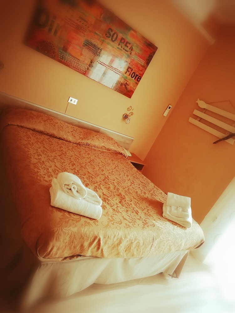 Double Room - Photo 8