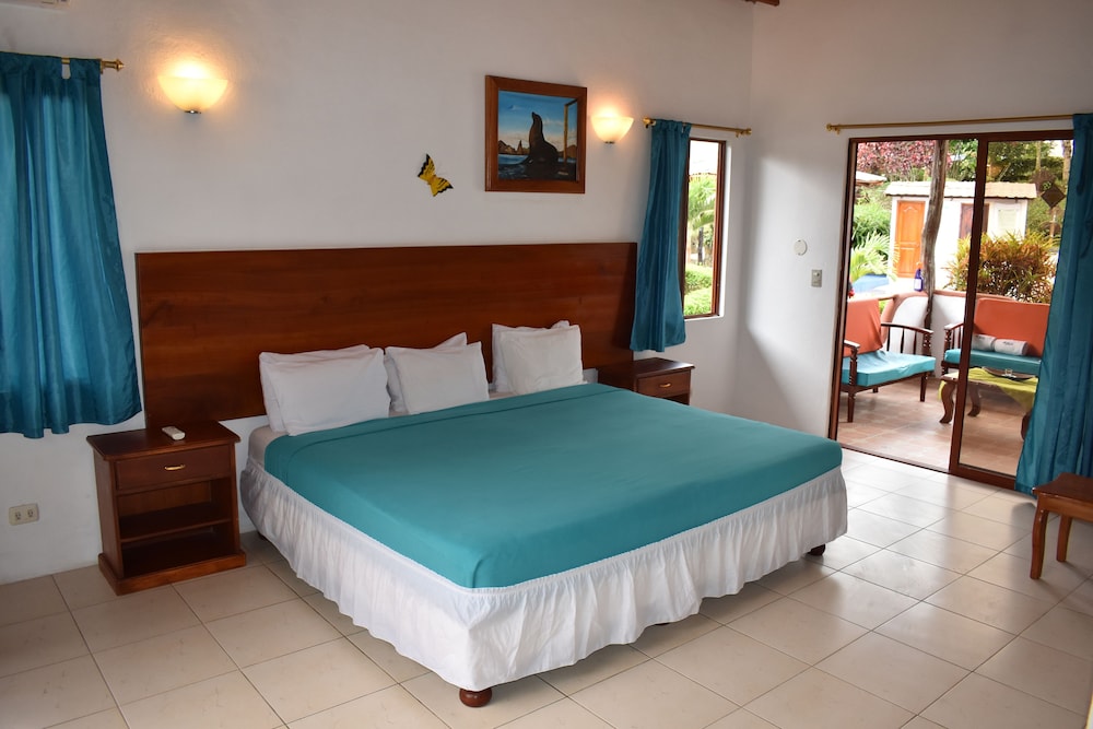 Superior Double Room, 1 King Bed, Non Smoking, Garden View photo 2