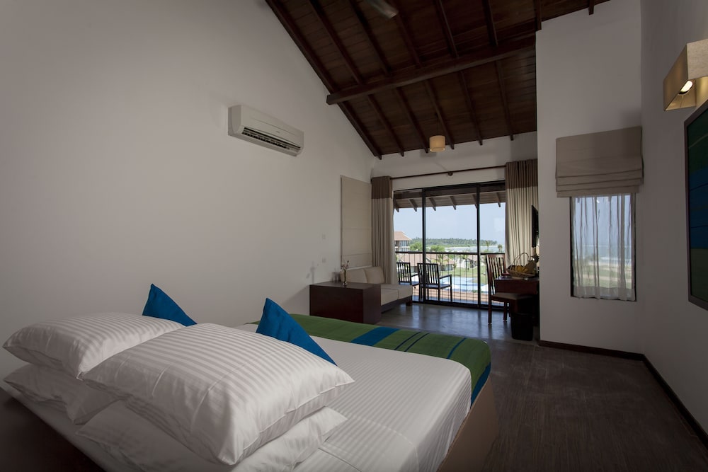 Premium Double or Twin Room, 1 Bedroom, Beach View photo 3