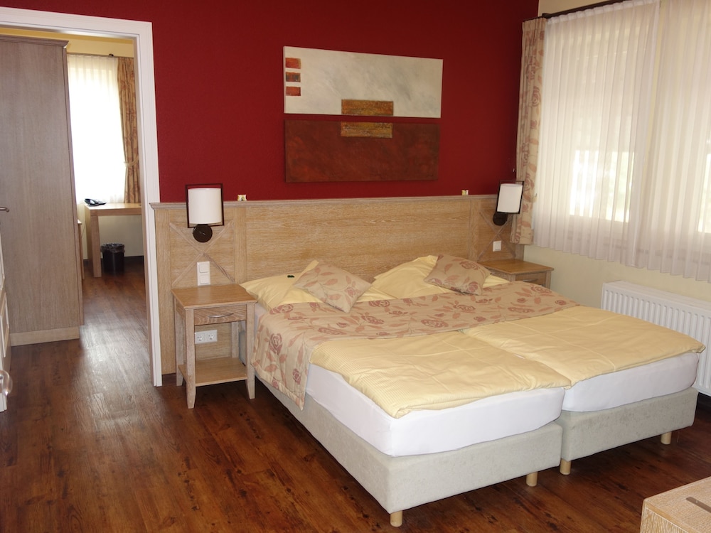 Family Room, 2 Bedrooms photo 1