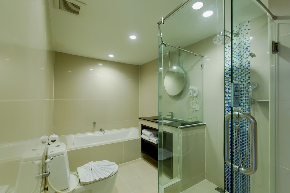 Deluxe Room - Photo 5