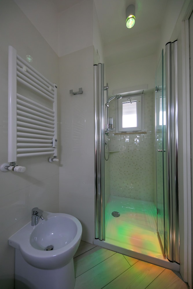 Deluxe Suite, Jetted Tub photo 3