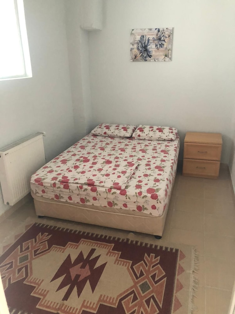 Basic Apartment photo 1
