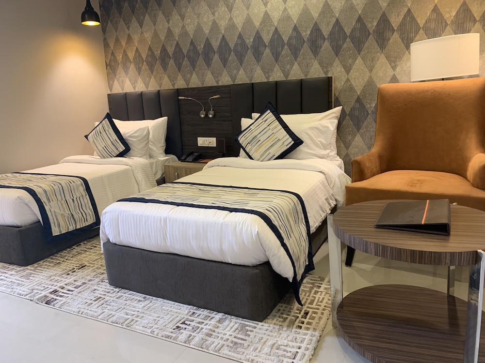 Deluxe Twin Room - Photo 9