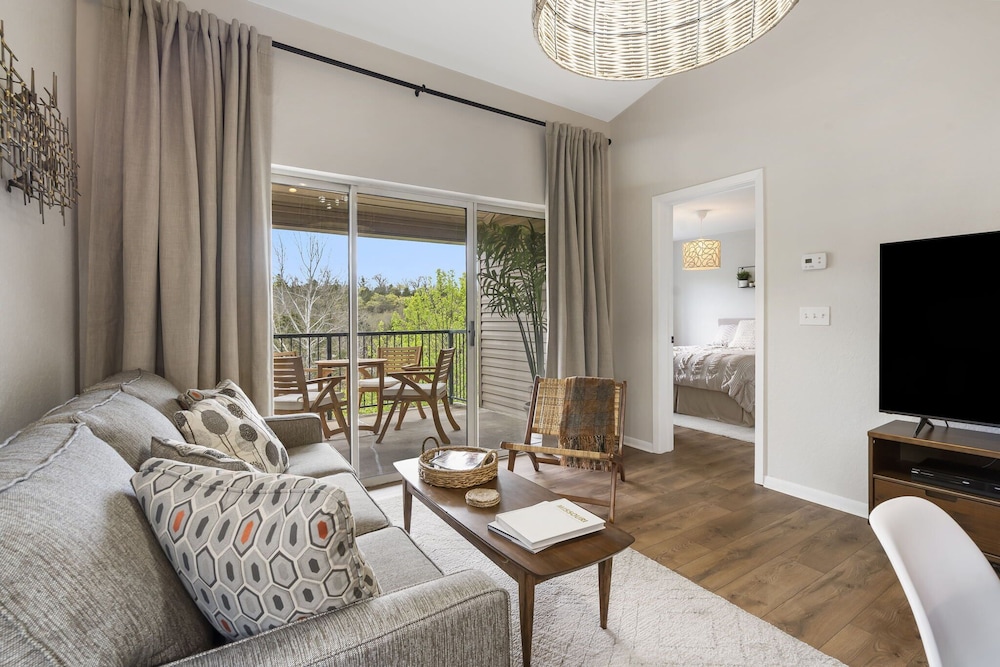 Condo, Multiple Beds, Kitchen, Garden View (Whiskey's Hillside Retreat )