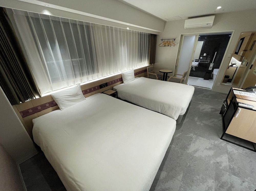 Universal Twin Room - Photo 2
