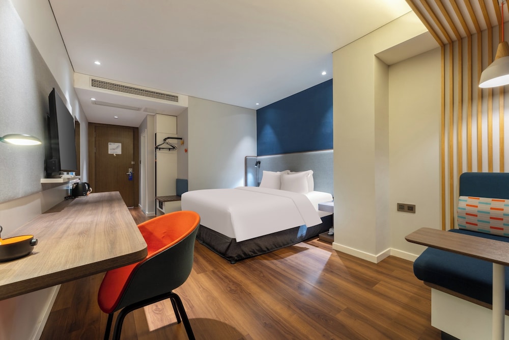 Standard Room, 1 King Bed, River View - Photo 1