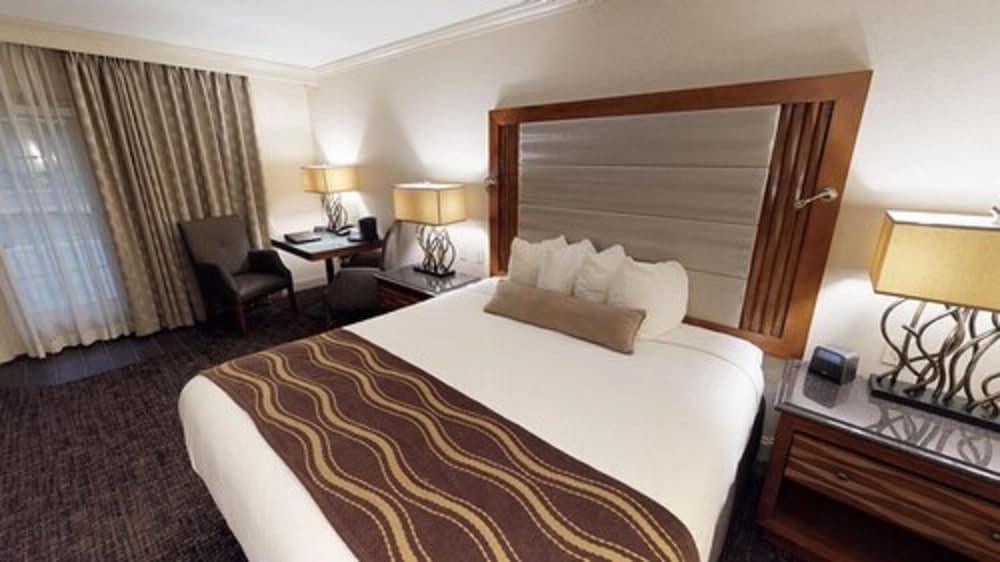 Suite, 1 King Bed, Accessible, Non Smoking (with Sofabed) - Photo 2