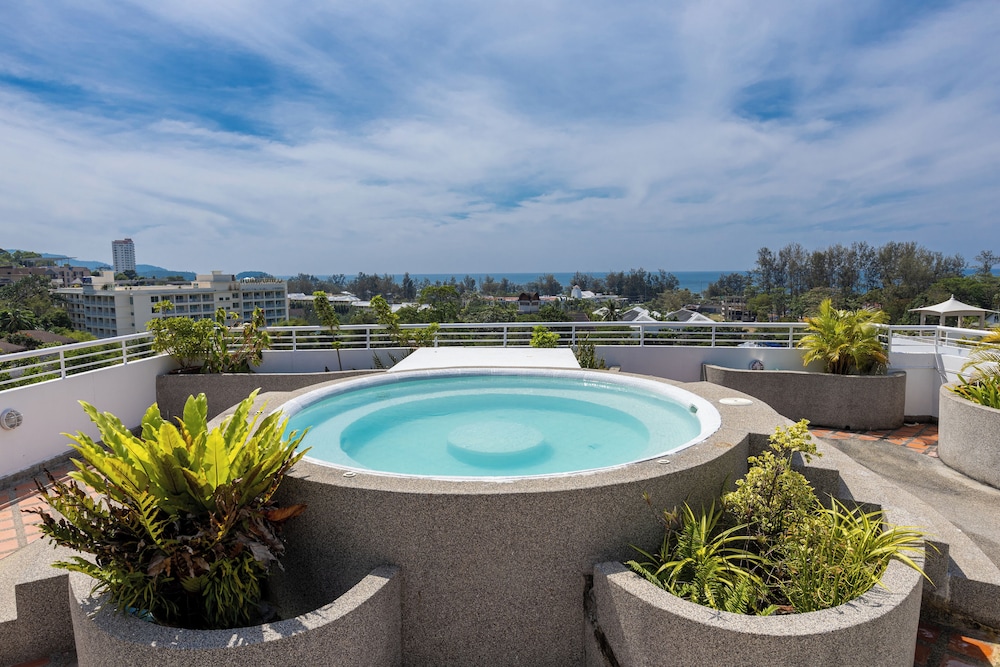 One Bedroom Penthouse Suite with Rooftop Jacuzzi - Photo 12