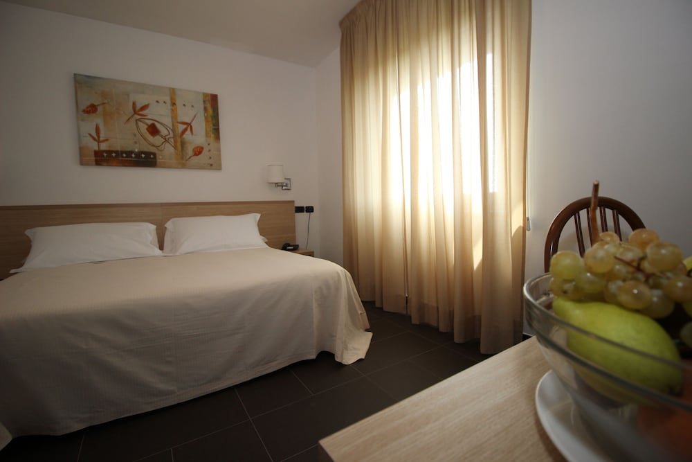 Standard Double or Twin Room, Garden View photo 3