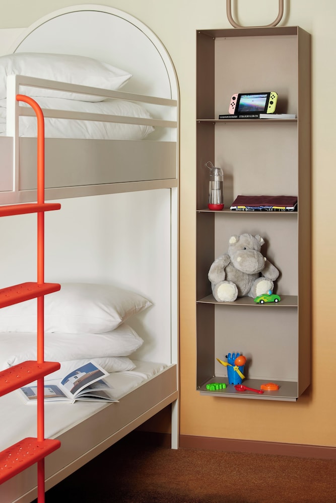 Family Room, Multiple Beds (Superior) - Photo 3