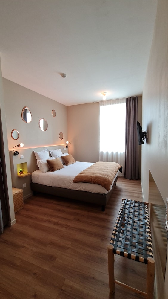 Standard Suite, City View - Photo 6