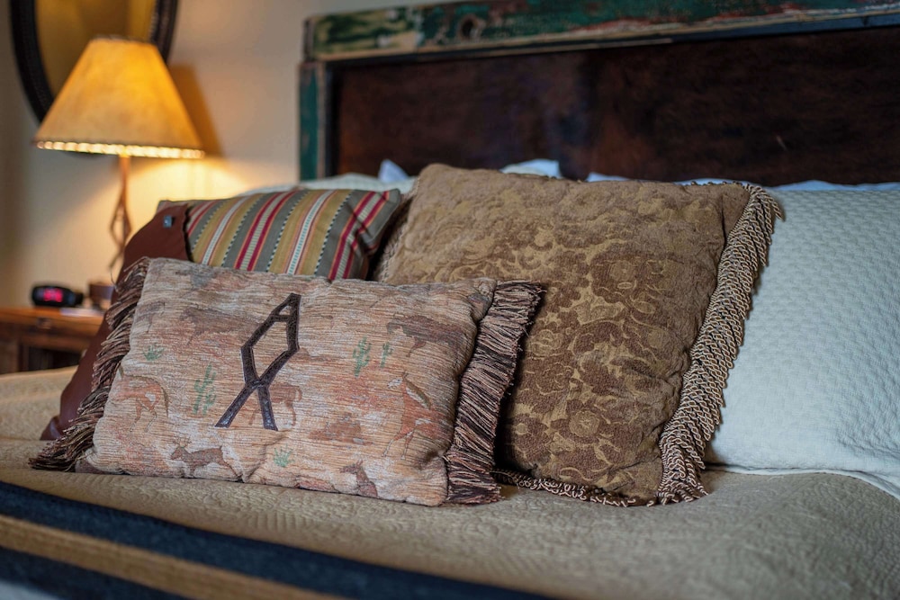 Royal Studio Suite - Photo 1