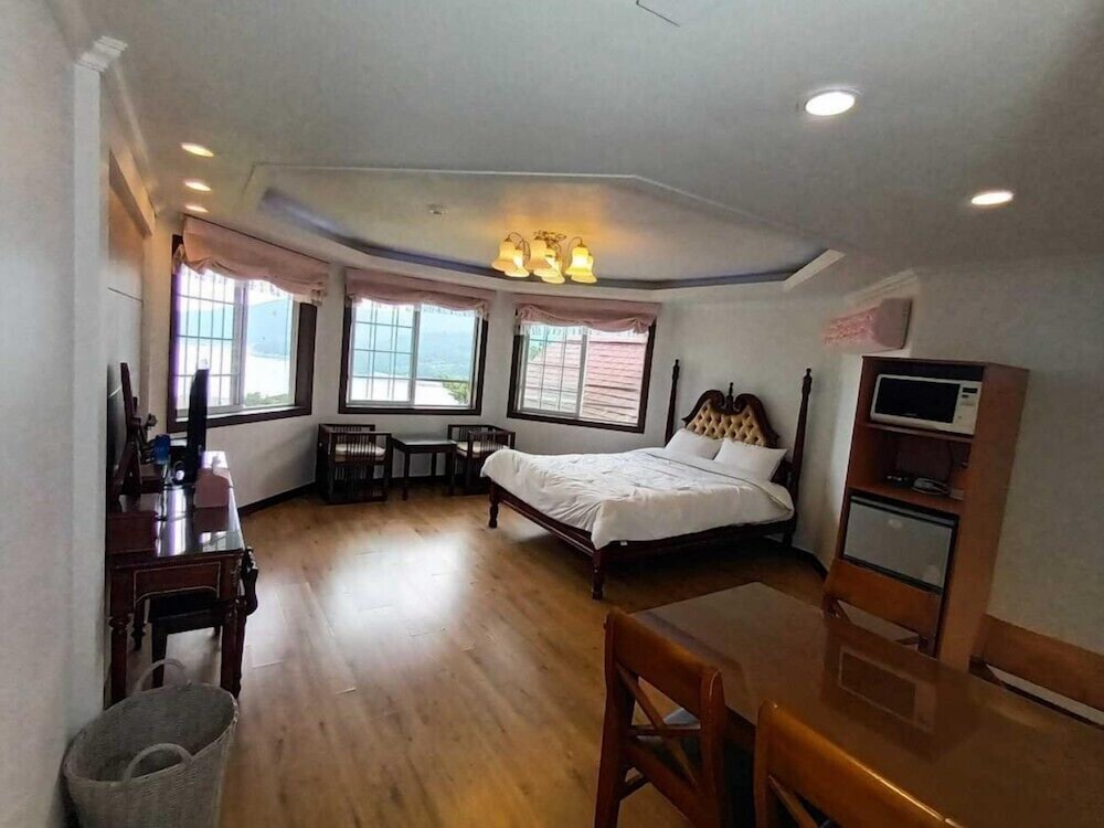 Room (Lilly flower) - Photo 4